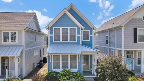 Ottawa House | Zuzu's Petals