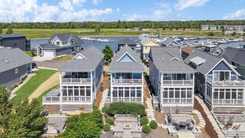 Ottawa House | Zuzu's Petals