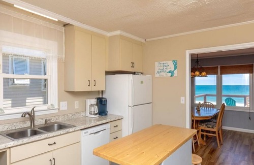 Surf City House | Zzzz's By The Seas - OCEANFRONT 3 BR, 2 BA cottage in Surf City! Dog Friendly!