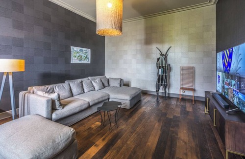 Saint-Loup-Geanges Villa | Palais De Reon - Five Bedroom Villa, Sleeps 14