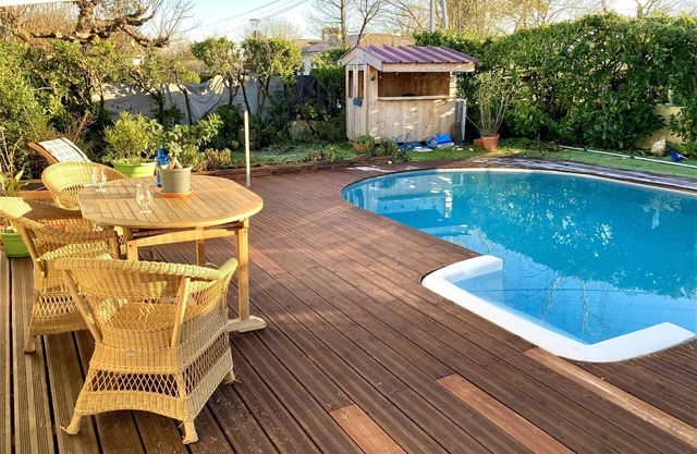 À Proximité de Bordeaux, Confort, Piscine Chauffée et Climatisation