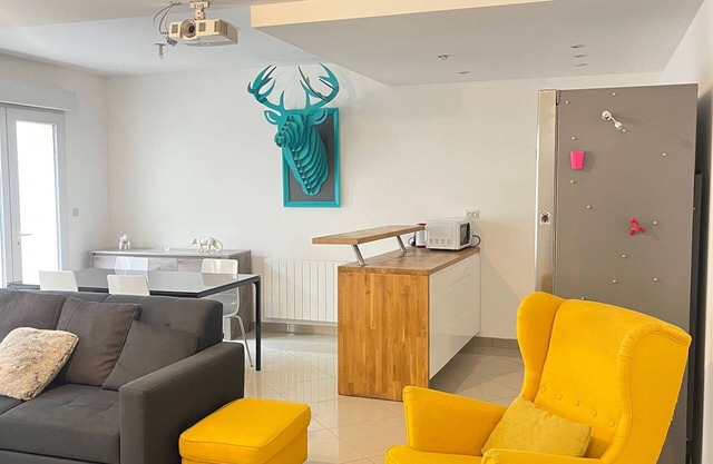 ÉCU : Superbe appartement avec extérieur