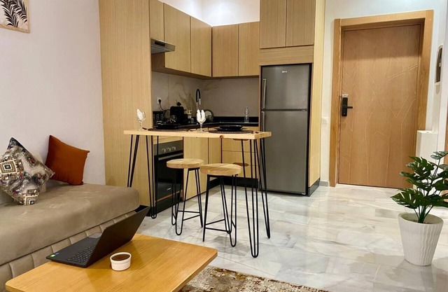 Élégance: Your modern urban refuge!