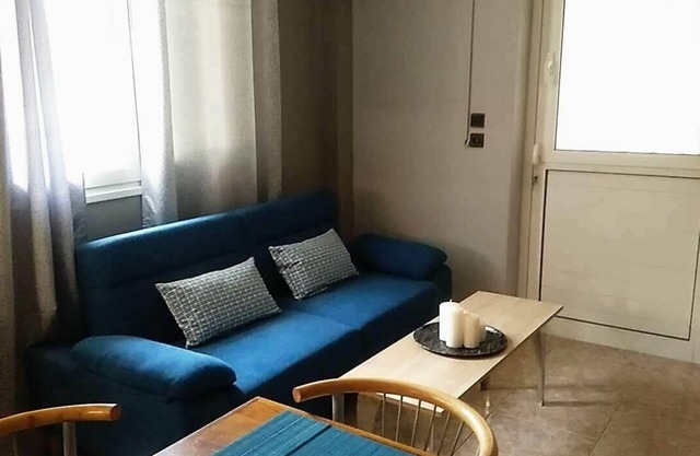 Το Calma apartment έχει θέα στον κήπο και διαθέτει βεράντα και μπαλκόνι.