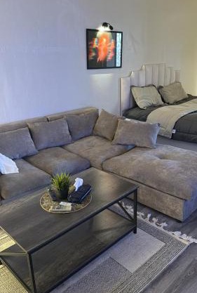 استيديو انيق باثاث حديث