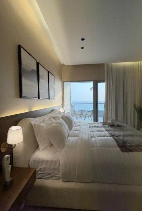 شقة فاخرة بإطلالة بحرية رائعة