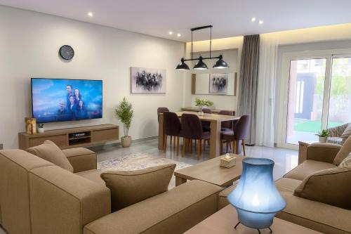 شقة فاخرة 3 غرف نوم و حديقة خاصة في الشيخ زايد - Zayed Suites A