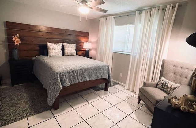 01 Spacious 3 bdrm close to FLL & Port Everglades