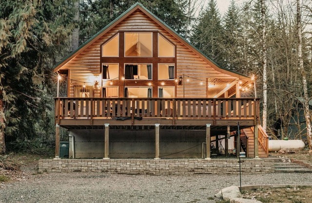 02GS - Hot Tub - WiFi - D/W - W/D - Sleeps 8 by RedAwning