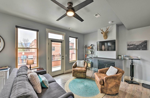 0660: Dtwn Salida Condo w/Balcony
