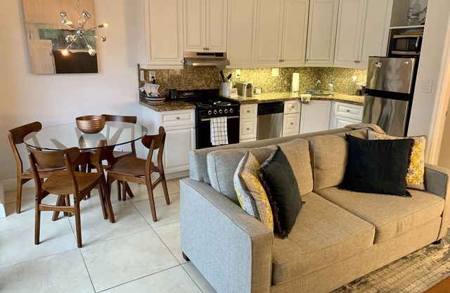 1/1 Condo - Steps to the Beach!