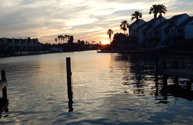 1.3 miles to beach & conveniently located to fishing,restaurants & shopping!
