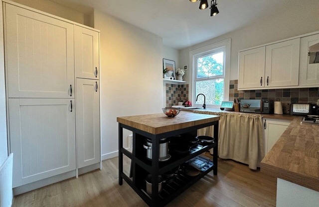 1.5 bedroom large and stylish apartment in Clapham