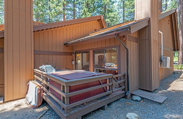 1 Alpine Terrace-renovated condo w/private hot tub