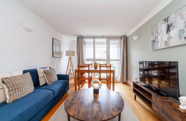 1 Bed Flat with Balcony in Dalston