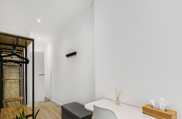 1 bed garden flat by tube