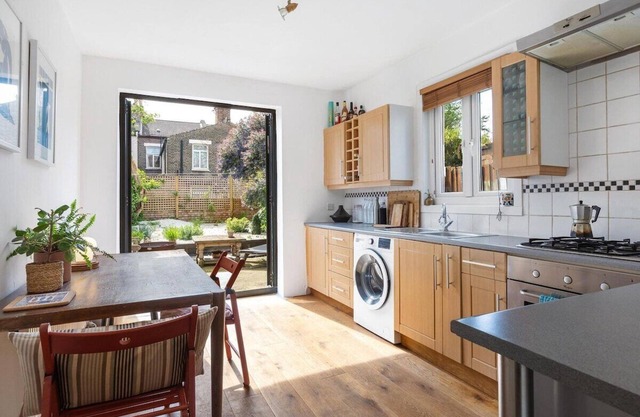 1 Bed& Garden, Sunny Artist Flat