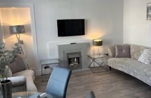 1 bed refurbished ground floor flat in town centre location in Troon, close to popular pubs, rest...