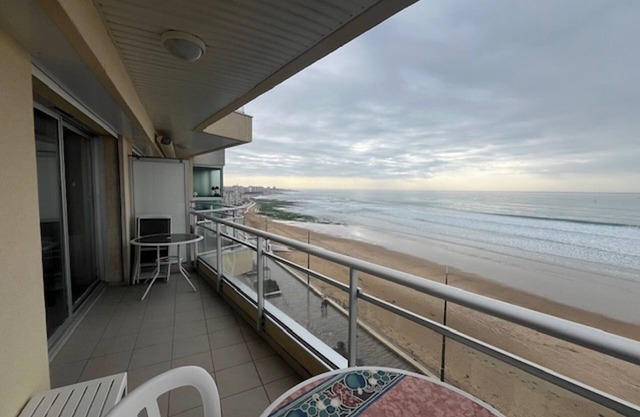 1-bedroom apartment with balcony, beachfront location