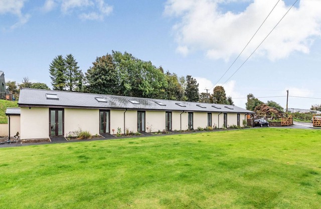 1 bedroom accommodation in Mynydd Islwyn