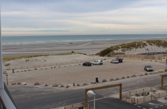 1-bedroom apartment near the beach, pets allowed