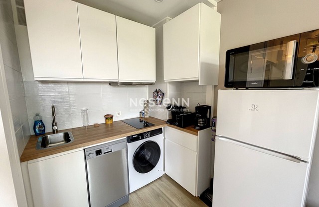 1-Bedroom Apartment 100m from Beach - Sleeps 4, Air Conditioning, Nearby Parking