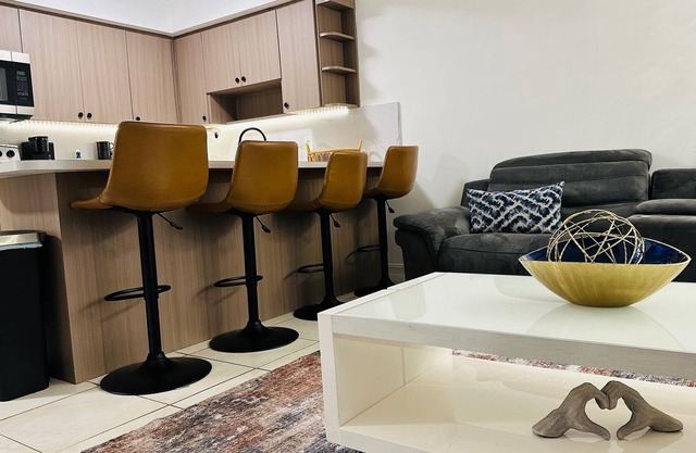 1 bedroom apartment 5 mins from Miami Airport