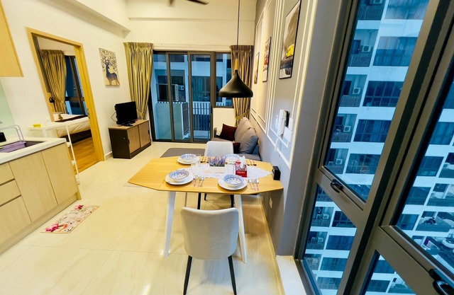 1-bedroom apartment with balcony in Kuala Lumpur with AC, fitness room, WiFi
