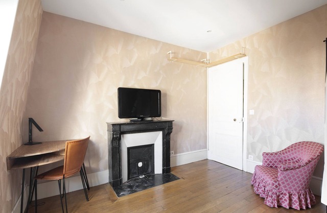 1 Bedroom Apartment Avenue de Saxe