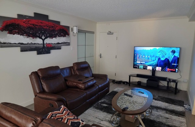 1-bedroom apartment SW in marvelous Calgary with fitness room, WiFi
