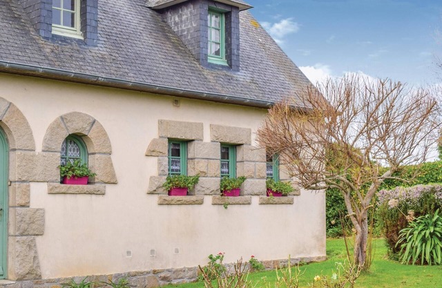 1 bedroom awesome home in Penvénan