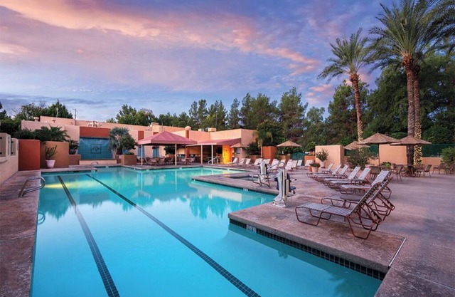 1 Bedroom Condo, Sleeps 4, Kitchenette, on Golf Course, Orange Tree Resort!