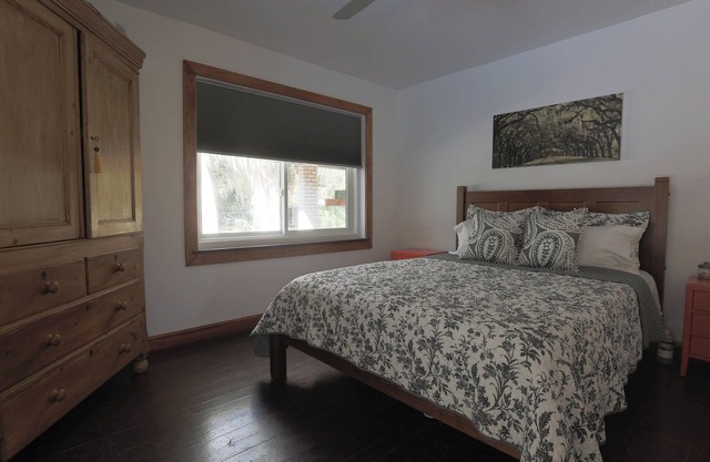 1-Bedroom Guest Cottage on Historic Lakefront Estate