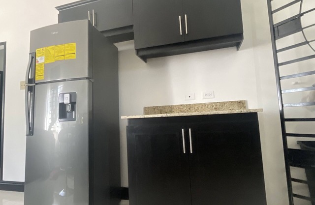 1 bedroom house in quiet gated residential community minutes away from Kingston