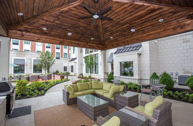 1 Bedroom | King Suite. Free Breakfast. Pool, Gym