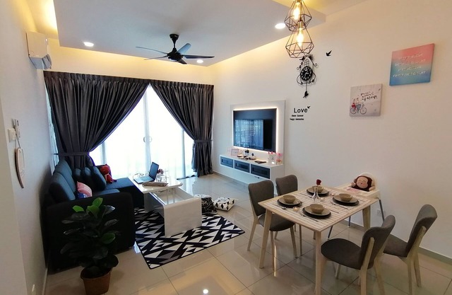 1 bedroom luxury condominium, 1 to 7 guests, 3 beds, 1 sofa bed, 1 bathroom