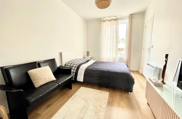 1 Bedroom Private vacation home in Issy-les-Moulineaux