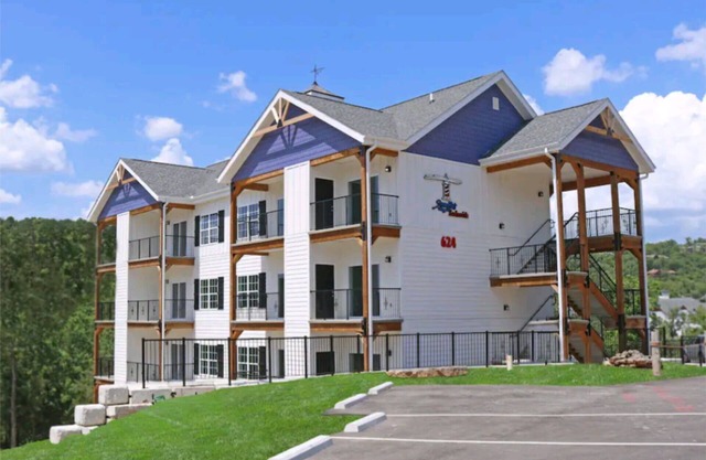 1 Bedroom, Sleeps 4, at Stormy Point Lakeside!