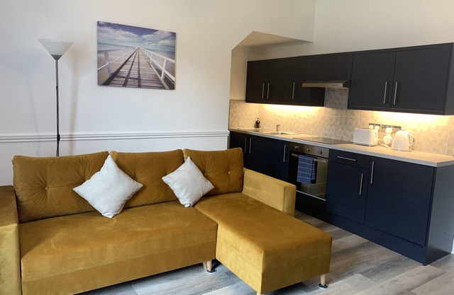 1 Bedroom - Sleeps 4 - Parking on site