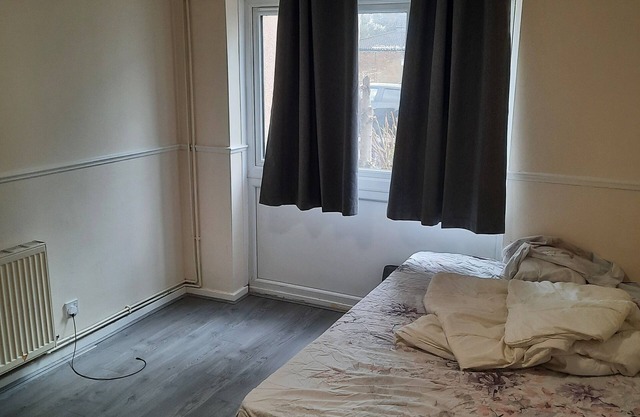 1 bedroom spacious and cozy. Enfield, Lincoln Rd, North London.Next to cineworld