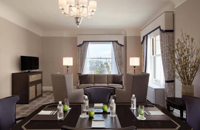 1-Bedroom Suite at a 5⭐️ Hotel