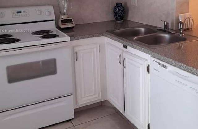 1 Bedroom Condo 232772 by Houzlet