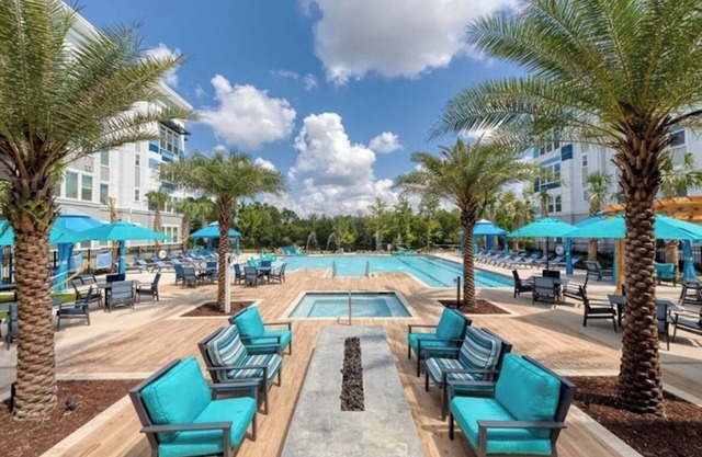 1-bedroom with AC, WiFi, fitness room in superb Jacksonville, stjohn town center