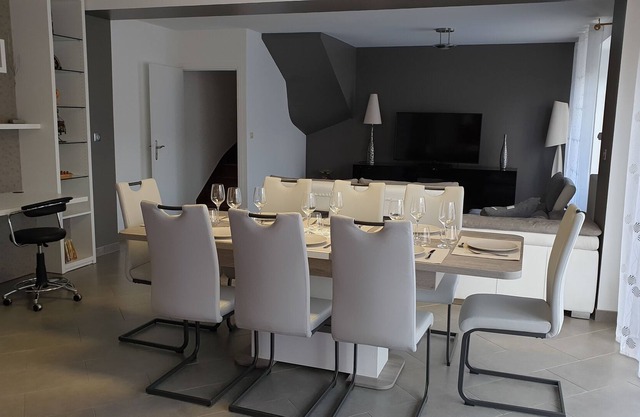 1- BizyFamily: 1 whole house of 160 m2 (8pers.)