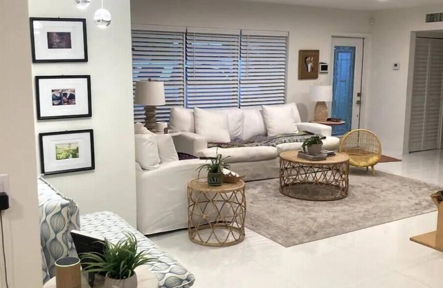 1 BR/2 BA Quiet Single Family Home-Oasis w/pool