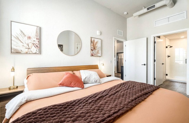 1 BR, Coffee Bar, Pool, Gym