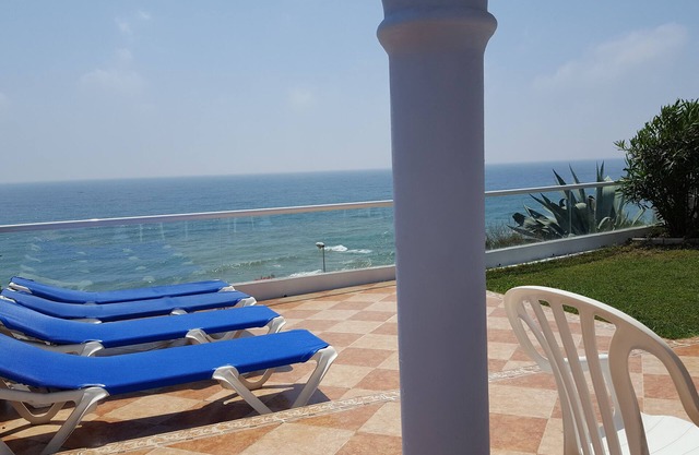 1 House in front of the sea. With garden, swimming pools and powerful WI-FI. costabonita Spain