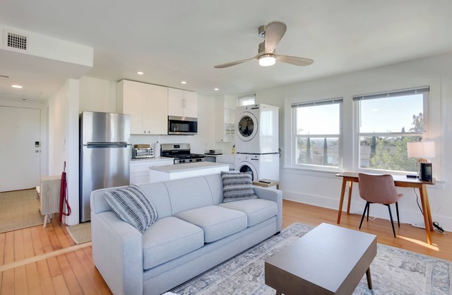 1 Mi to Balboa Park: Apt w/Furnished Patio!
