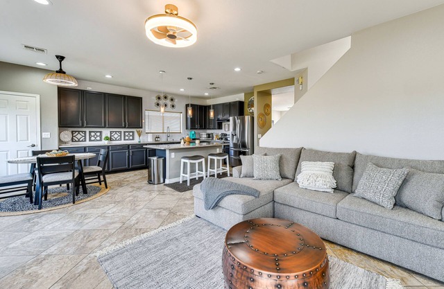 1 Mi to Dtwn: Modern Family Home in Chandler