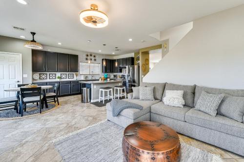 1 Mi to Dtwn Modern Family Home in Chandler
